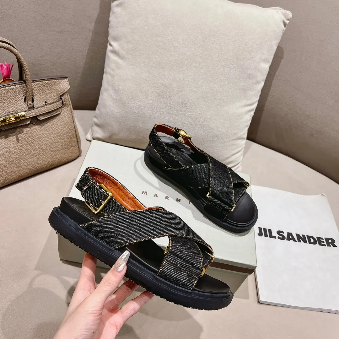 👟👟Ex-factory price 420👟👟 Marni Mani, popular online celebrity style, Taobao, popular single style in physical stores! Thick-soled, elevated classic cross-strap, color-blocked flat-soled cowhide open-toe European and American style women's sandals. Fabric: Cowhide Lining: Sheepskin Outsole: Rubber Button: Gold Size: 35-40